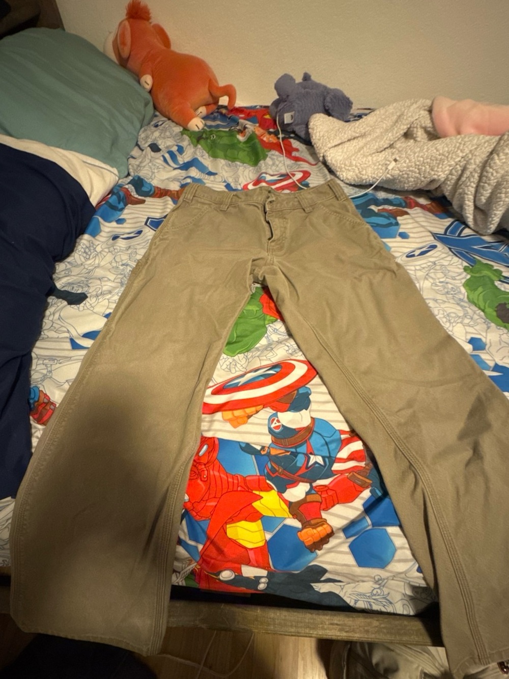 Men's Carhartt carpenter straight legged pants.